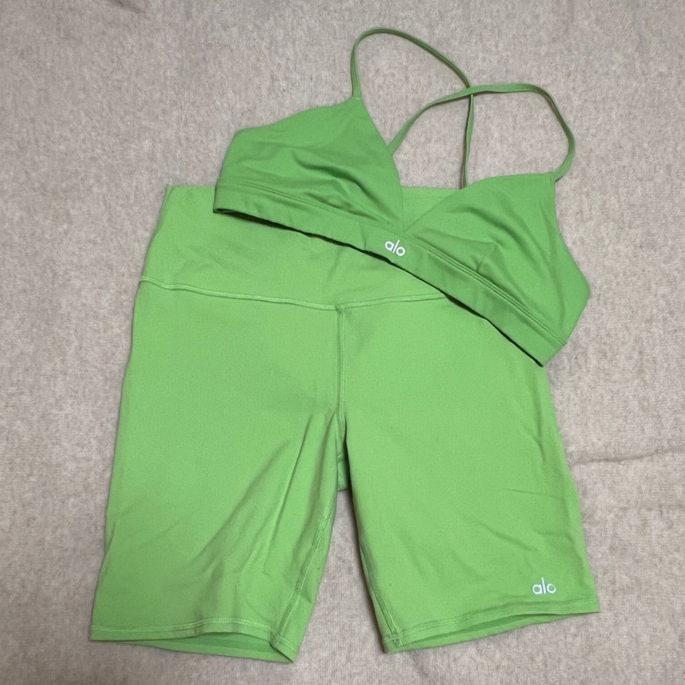 ALO set in apple green L/L